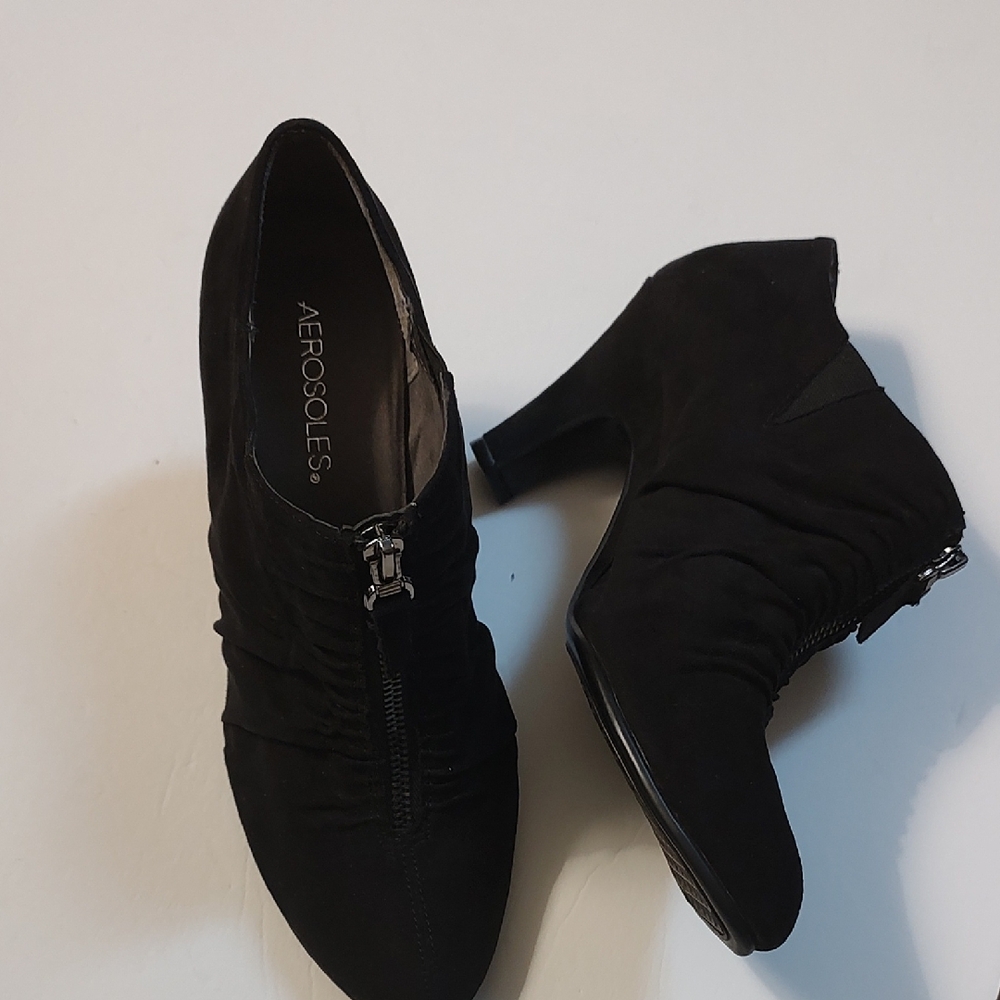 Black Faux Leather Suede Aerosloes Heeled Booties W/ Front Zipper Sz 9
